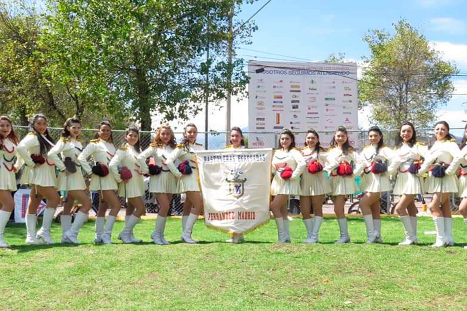 Grupo de Bastoneras de Egresadas y Ex Integrantes Liceo Fernandez Madrid